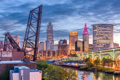 skyline of downtown cleveland at night time