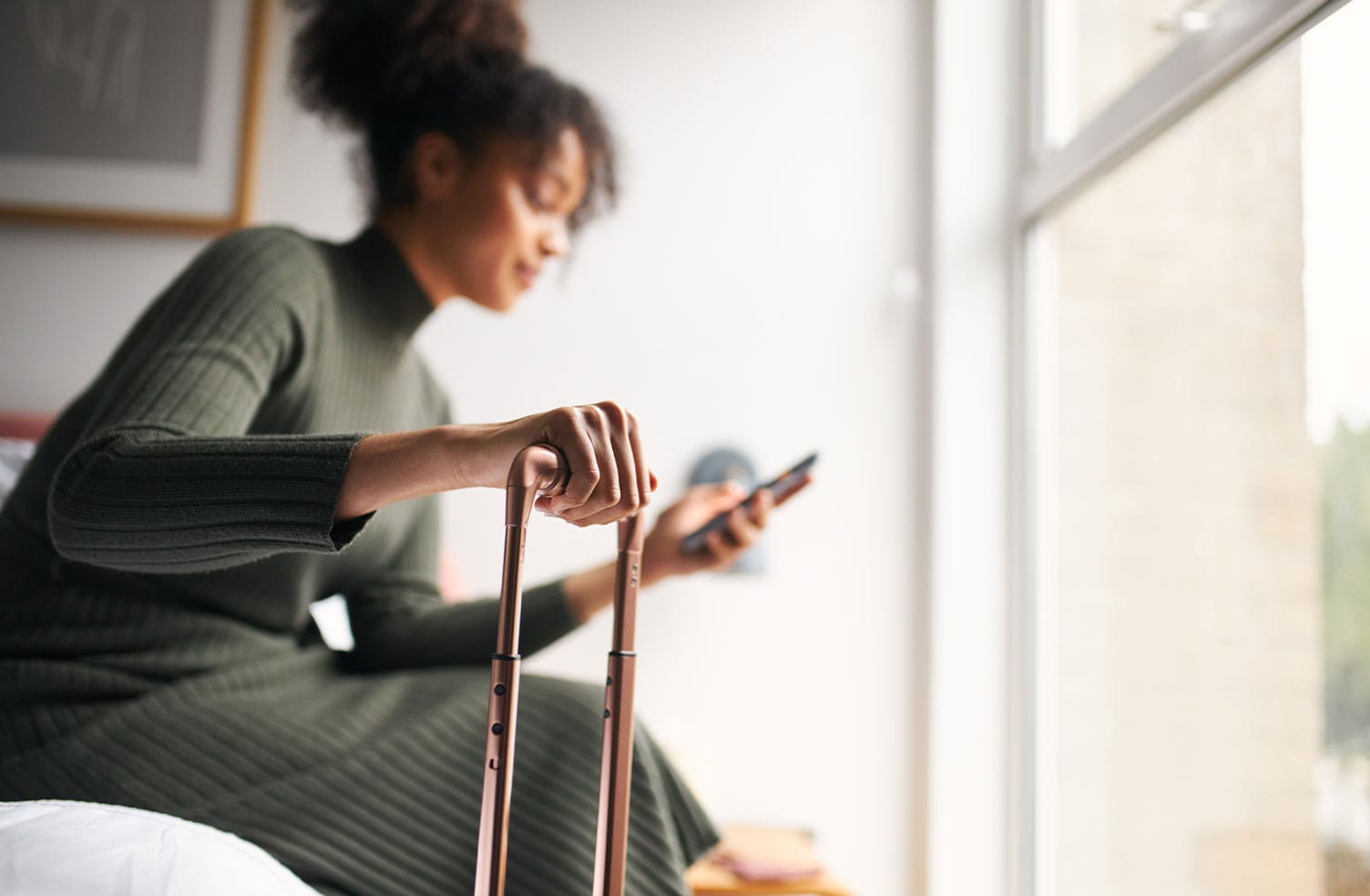 hotel guest using mobile app to check out of room